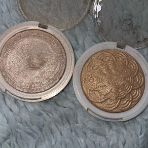 j cat beauty you glow girl baked highlighter duo shade Moon light +crystal sand.